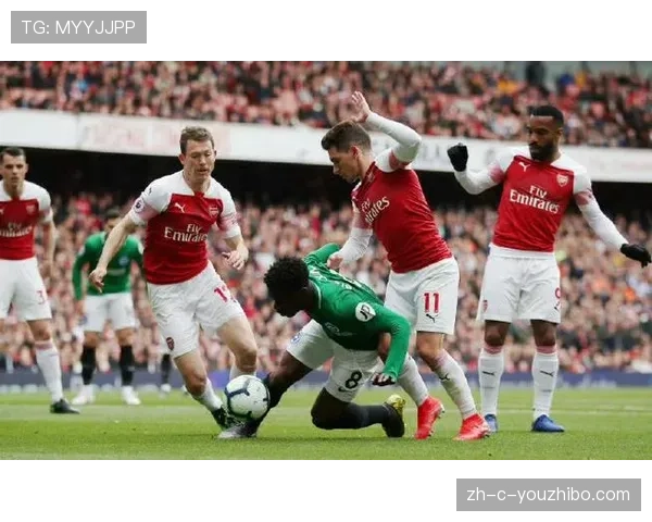 勒沃库森防守反击：由守转攻时前场球员的无球跑动与接应点